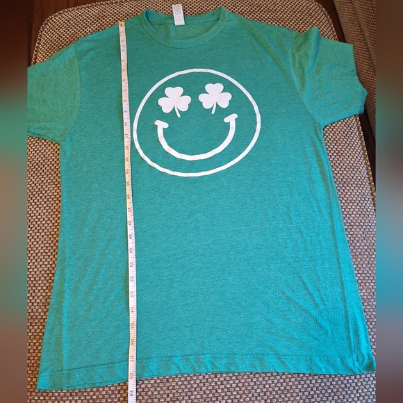 Green T-Shirt with Smiley Shamrock/Clover Design St Patrick's Day - Picture 7 of 8
